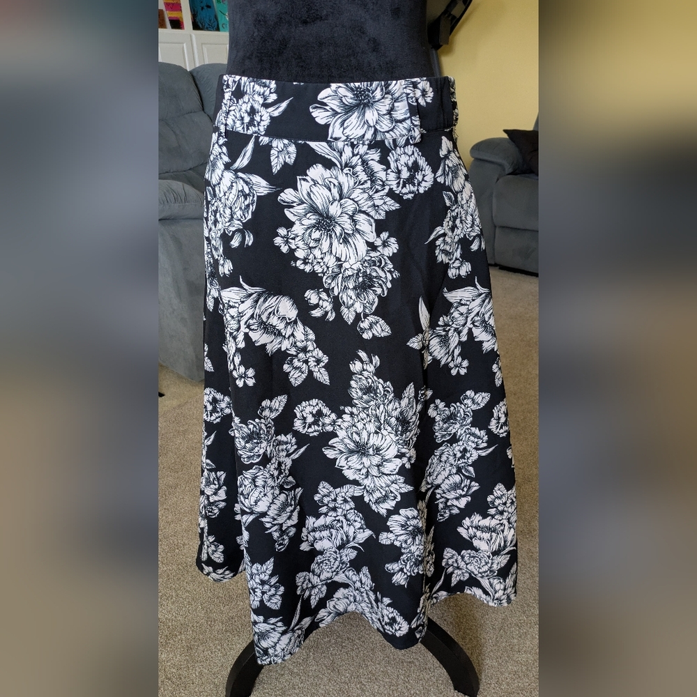 JustFab Floral Black and White Women's Skirt